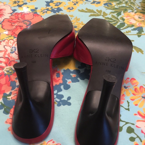 Red heels - Picture 3 of 3